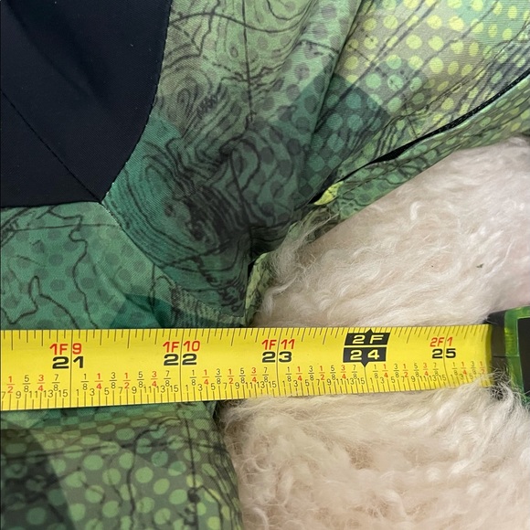 NWT Oakley Geo Camo 3M thinsulate snowboard jacket fluorescent green & black. - Picture 14 of 16